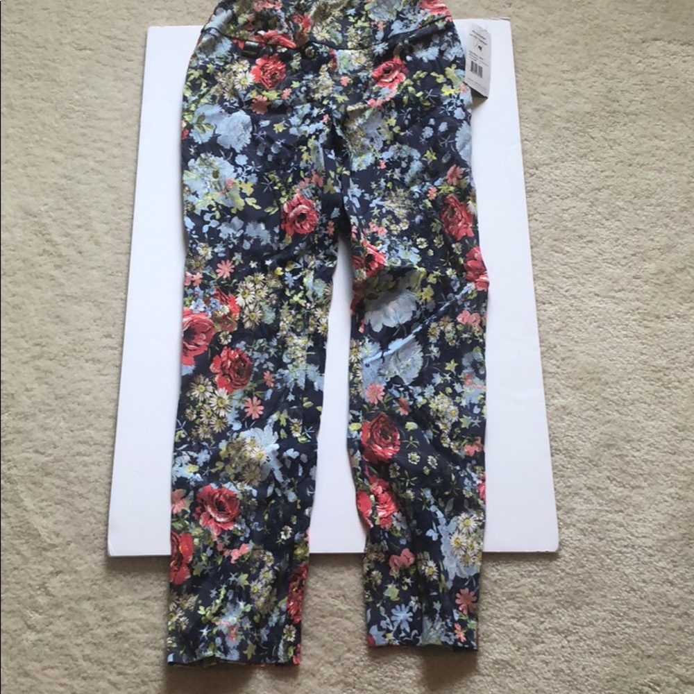 Multicolor floral pant by Lisette